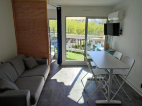 Beau studio lumineux climatisé Classé 2 Etoiles, à 130 m des plages